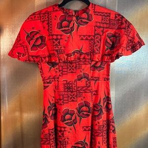 Vintage 70’s red and black fitted Hawaiian dress connected caplet 126. 32” chest